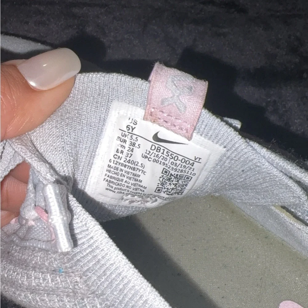 Nike Women's Gray and Pink Vapor Max Sneakers - Picture 6 of 6